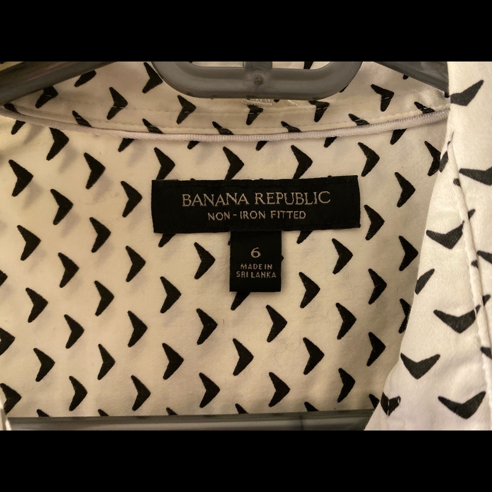 Banana Republic Tailored Non-Iron Shirt - Picture 3 of 4